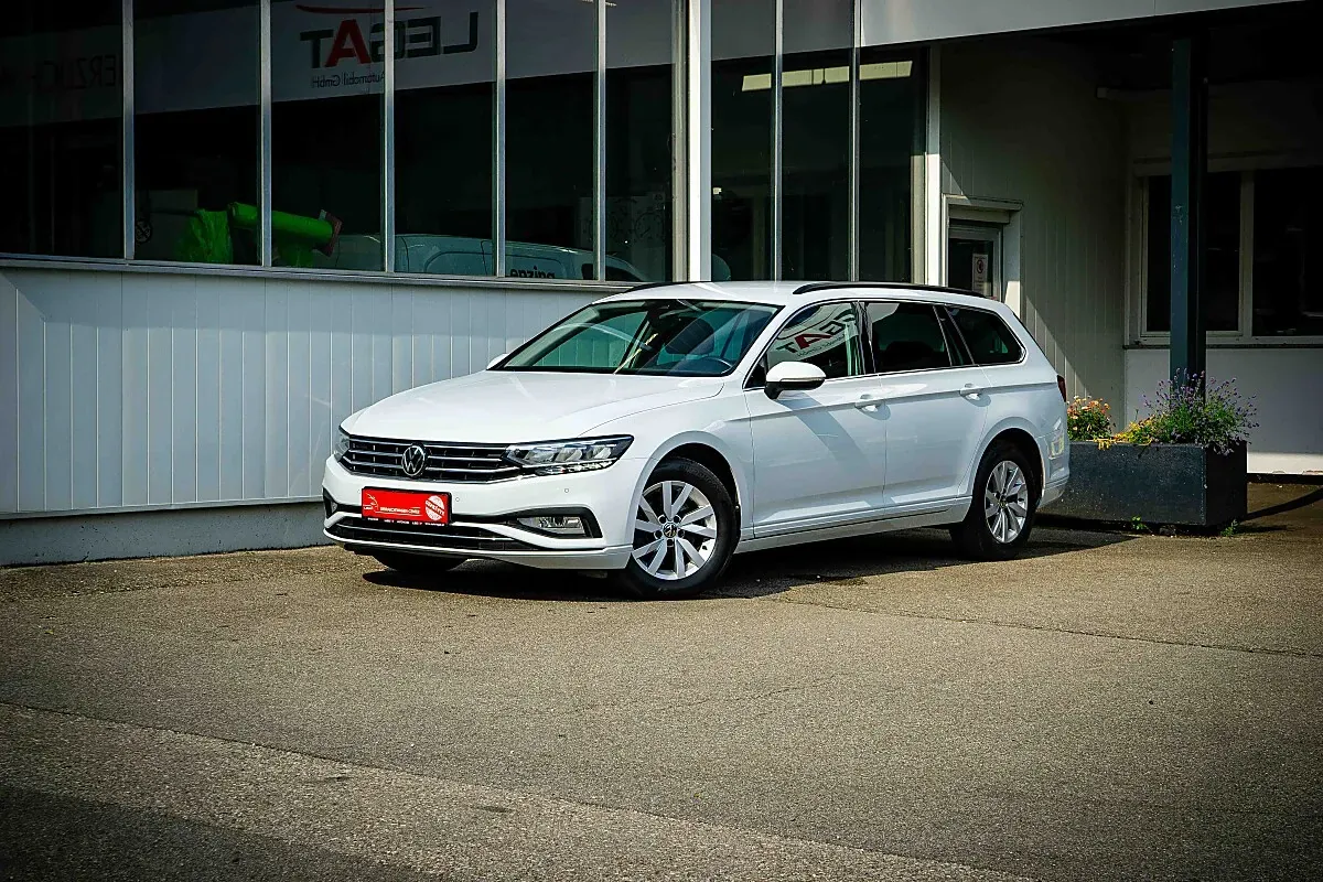 Volkswagen Passat 2023 photo 3