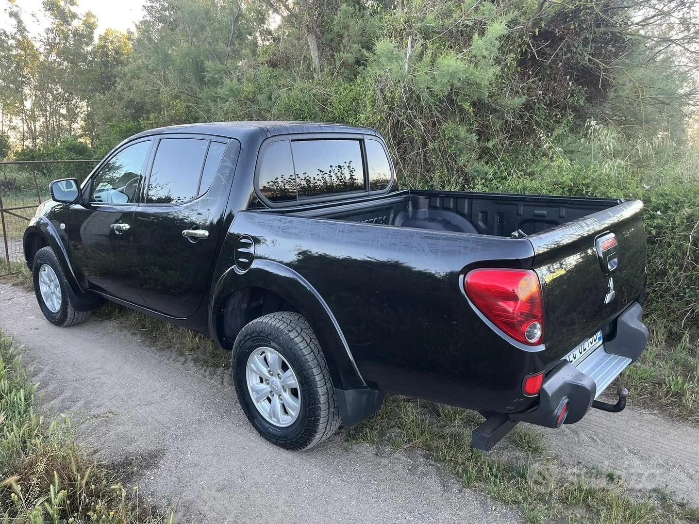 Mitsubishi L200 2010 photo 2