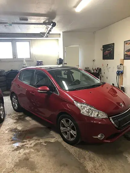 Peugeot 208 2013 photo 2