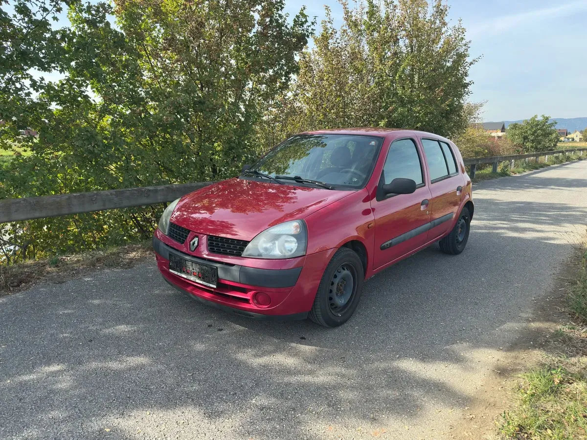 Renault Clio 2001 photo 2