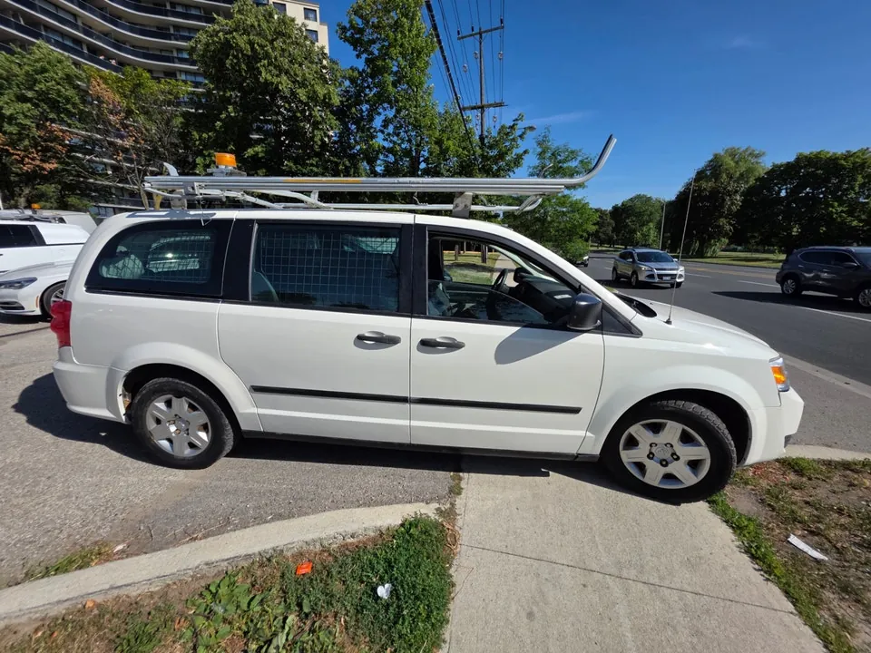 Dodge Grand Caravan 2010 photo 4
