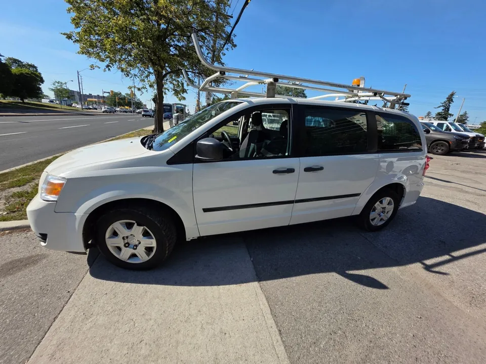 Dodge Grand Caravan 2010 photo 3
