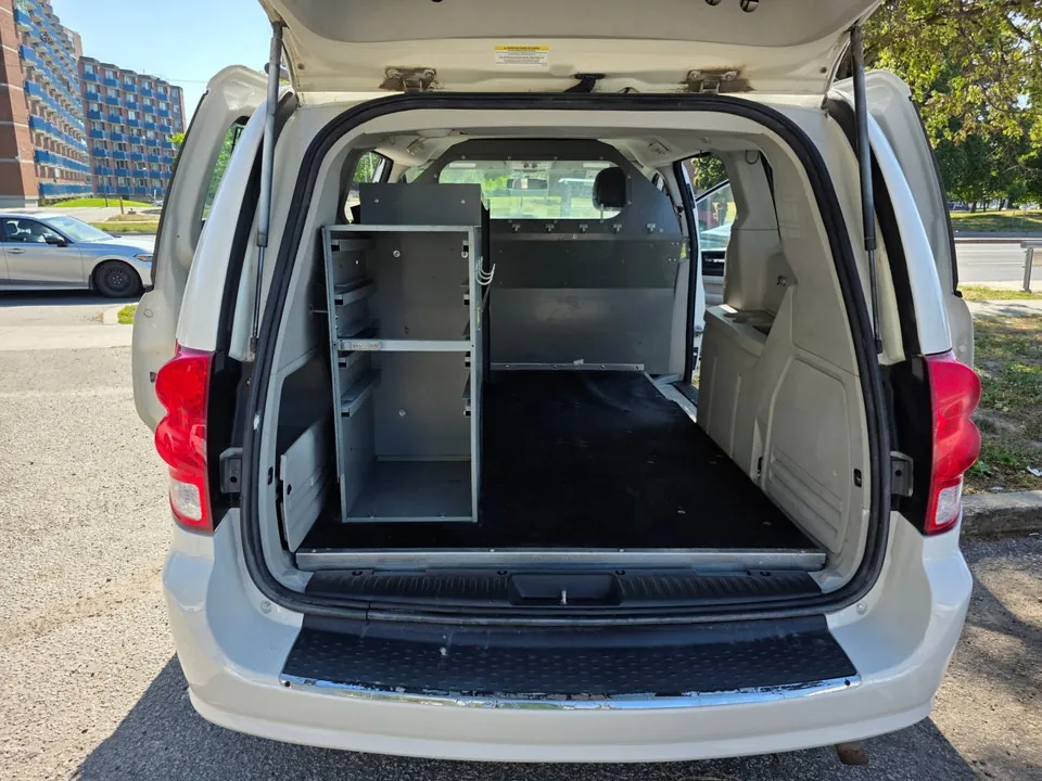 Dodge Grand Caravan 2010 photo 2