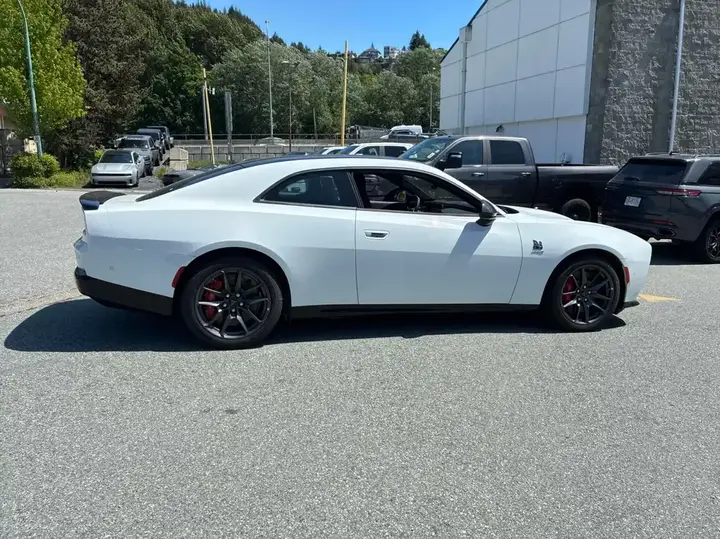 Dodge Charger Daytona 2024 photo 4
