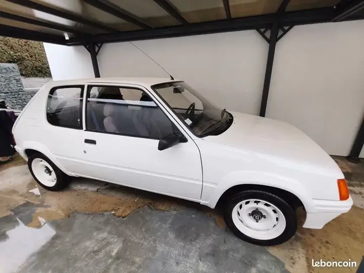 Peugeot 205