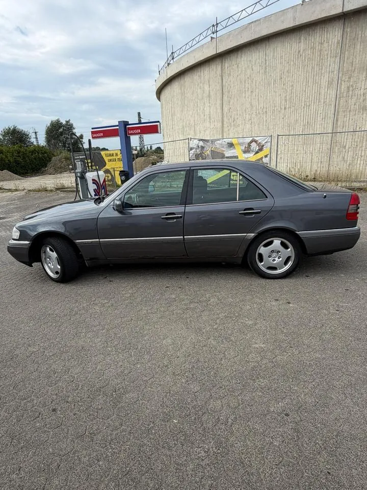 Mercedes-Benz C180