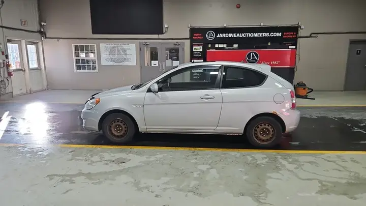 Hyundai Accent 2011 photo 2