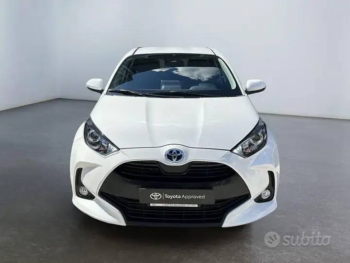 Toyota Yaris 2022 photo 2