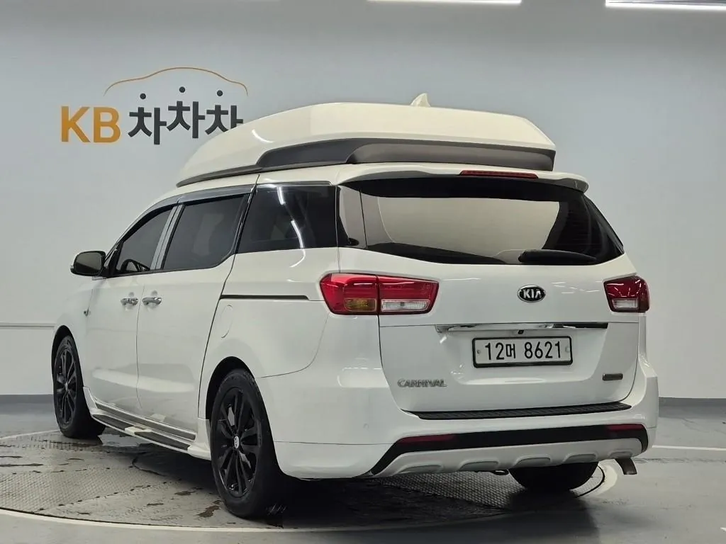 Kia Carnival 2016 photo 2