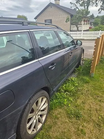 Volvo V70 2010 photo 2