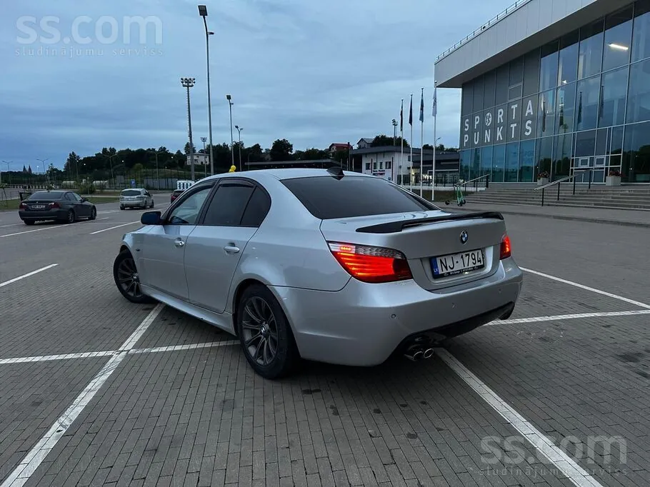 BMW E60 2007 photo 2