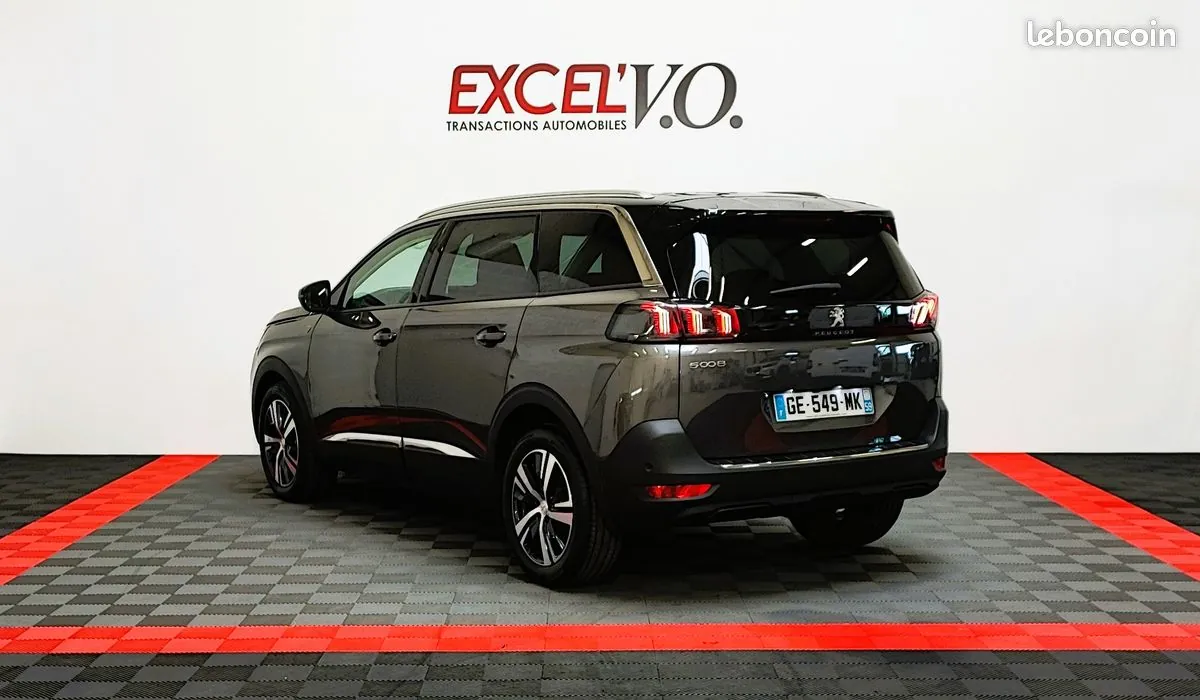 Peugeot 5008 2022 photo 3