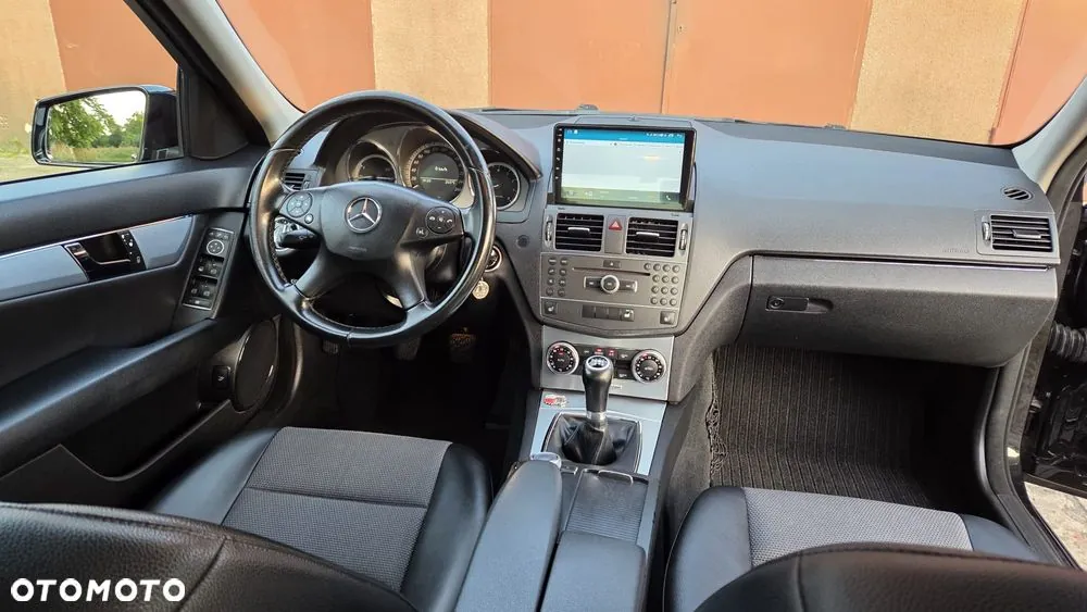 Mercedes-Benz C-Class 2010 photo 2