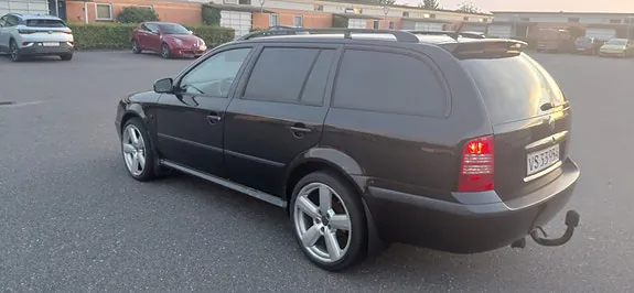 Skoda Octavia 2003 photo 2