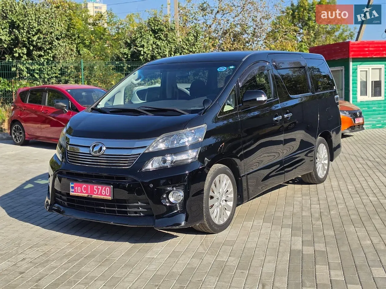 Toyota Vellfire 2013 photo 4