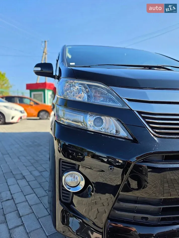 Toyota Vellfire 2013 photo 5