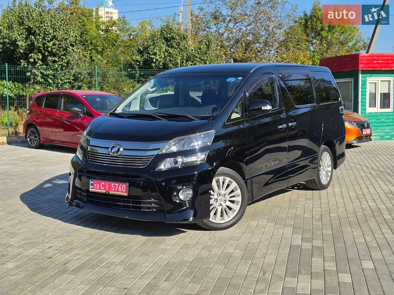 Toyota Vellfire 2013 photo 2