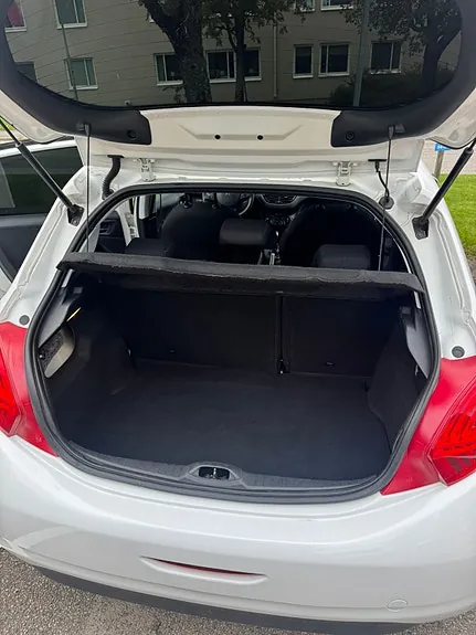 Peugeot 208 2015 photo 3