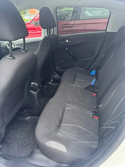 Peugeot 208 2015 photo 5