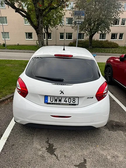Peugeot 208 2015 photo 2