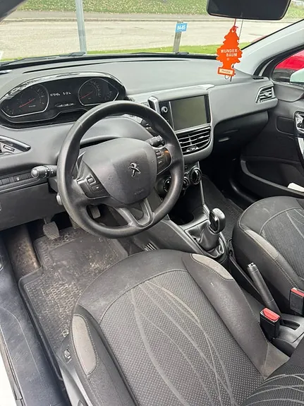 Peugeot 208 2015 photo 4