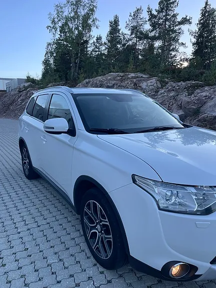 Mitsubishi Outlander 2014 photo 2