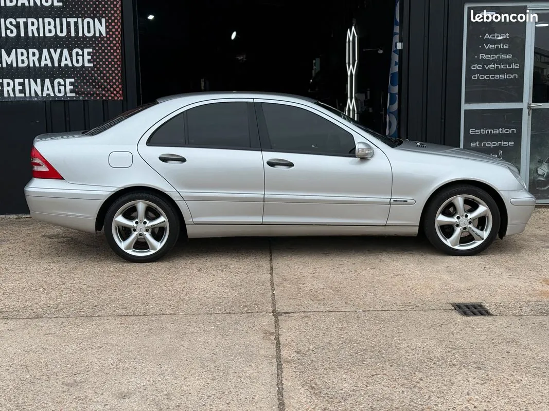 Mercedes-Benz C-Class 2003 photo 3