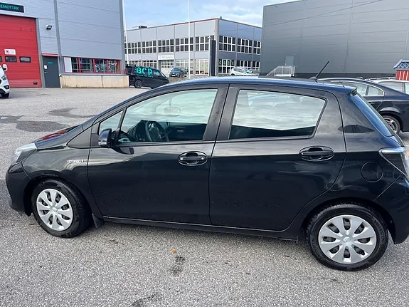 Toyota Yaris 2013 photo 3