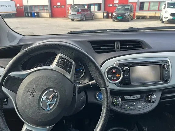 Toyota Yaris 2013 photo 5
