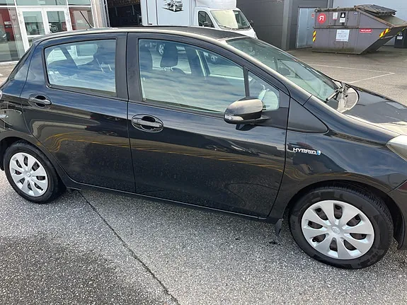 Toyota Yaris 2013 photo 4