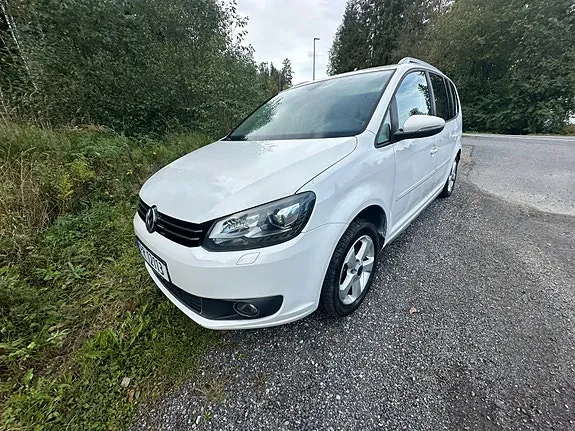 Volkswagen Touran 2012 photo 2