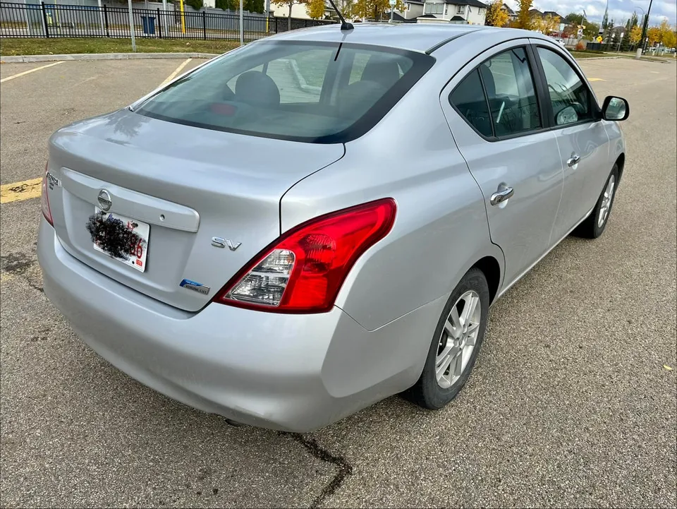 Nissan Versa 2012 photo 3