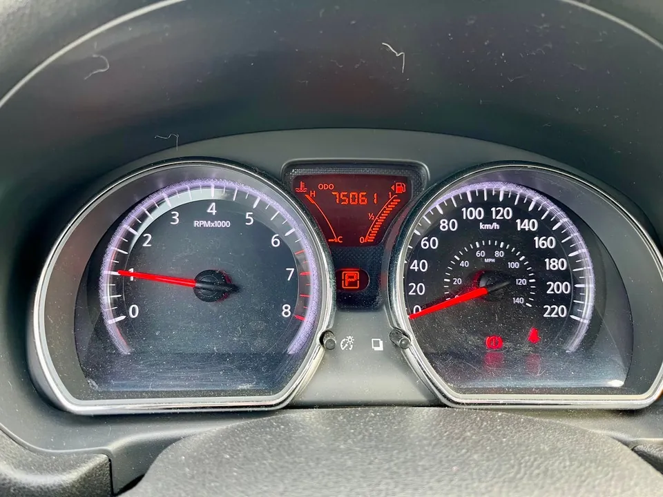 Nissan Versa 2012 photo 5