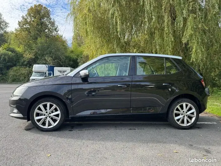 Skoda Fabia 2015 photo 2