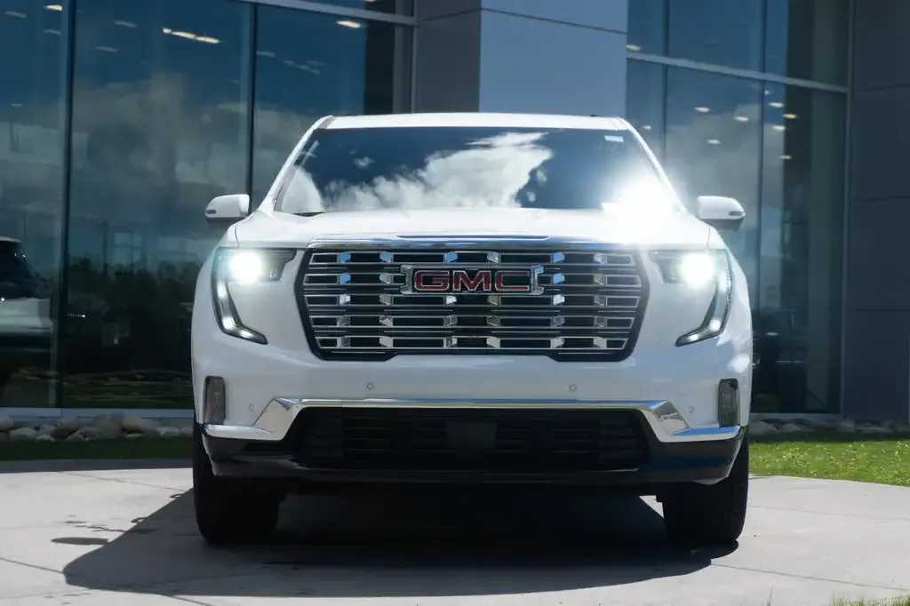 GMC Acadia 2026 photo 2