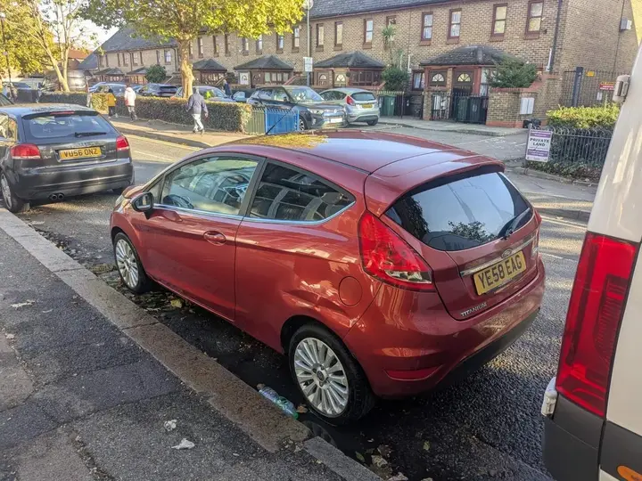 Ford Fiesta 2009 photo 2