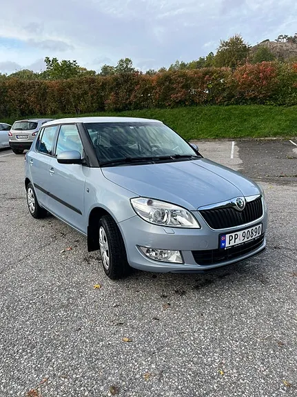 Skoda Fabia 2011 photo 2