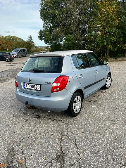 Skoda Fabia 2011 photo 3