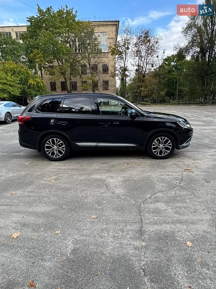 Mitsubishi Outlander 2015 photo 2
