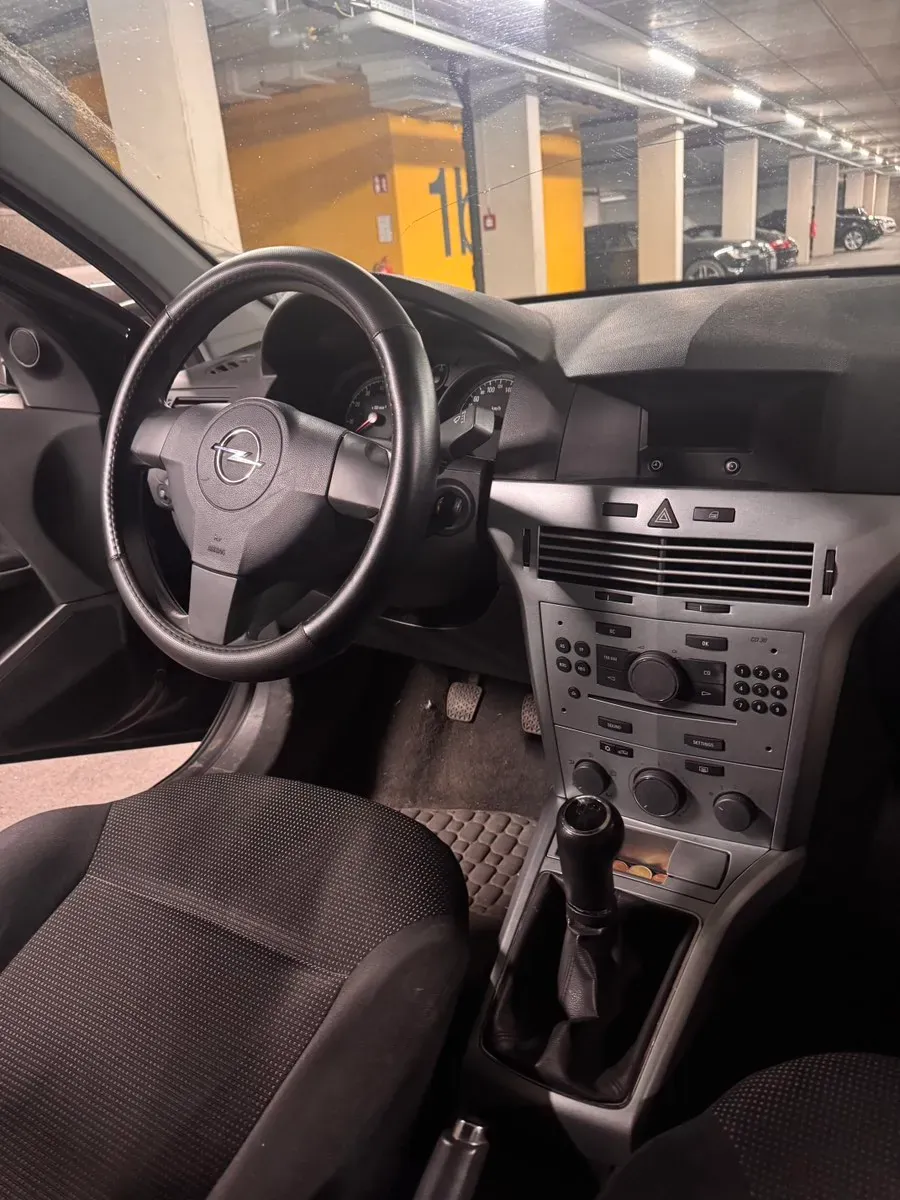 Opel Astra 2009 photo 3