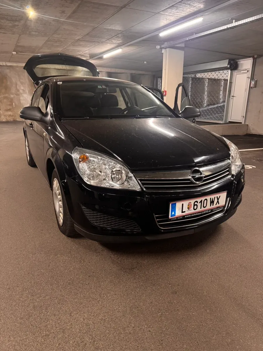Opel Astra 2009 photo 2