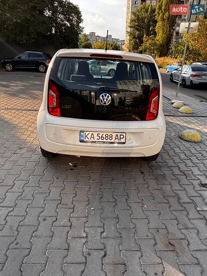 Volkswagen Up 2013 photo 4