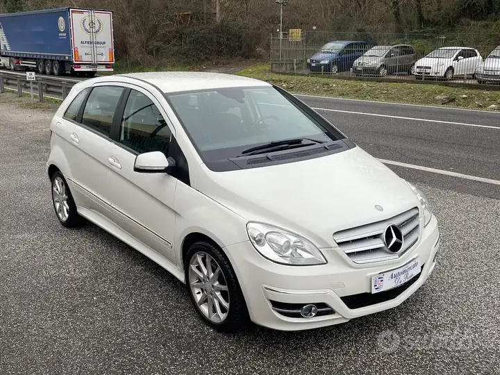 Mercedes-Benz B 200 Cdi 2011 photo 3