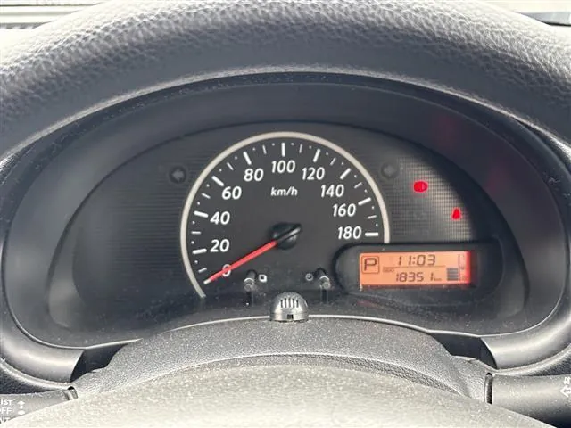 Nissan March S 2018 photo 3