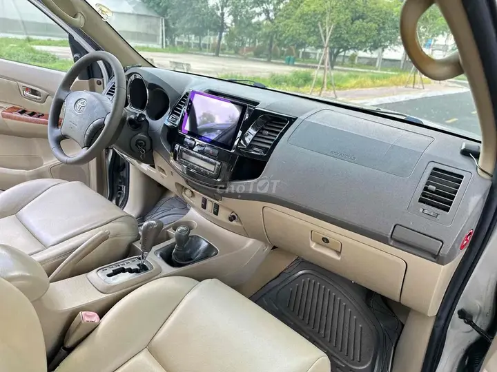 Toyota Fortuner 2010 photo 3