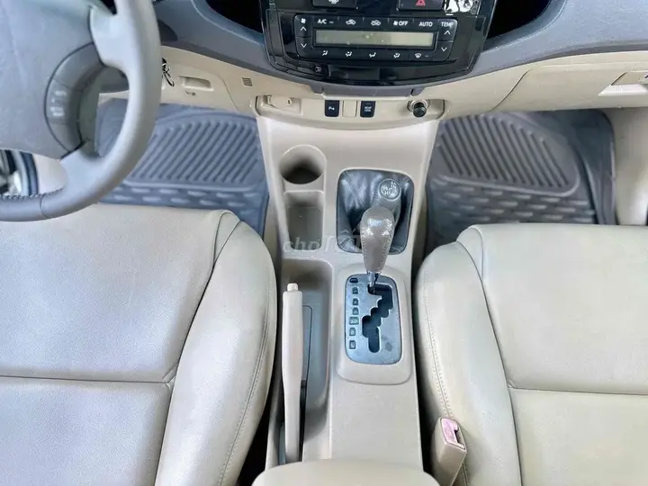 Toyota Fortuner 2010 photo 5