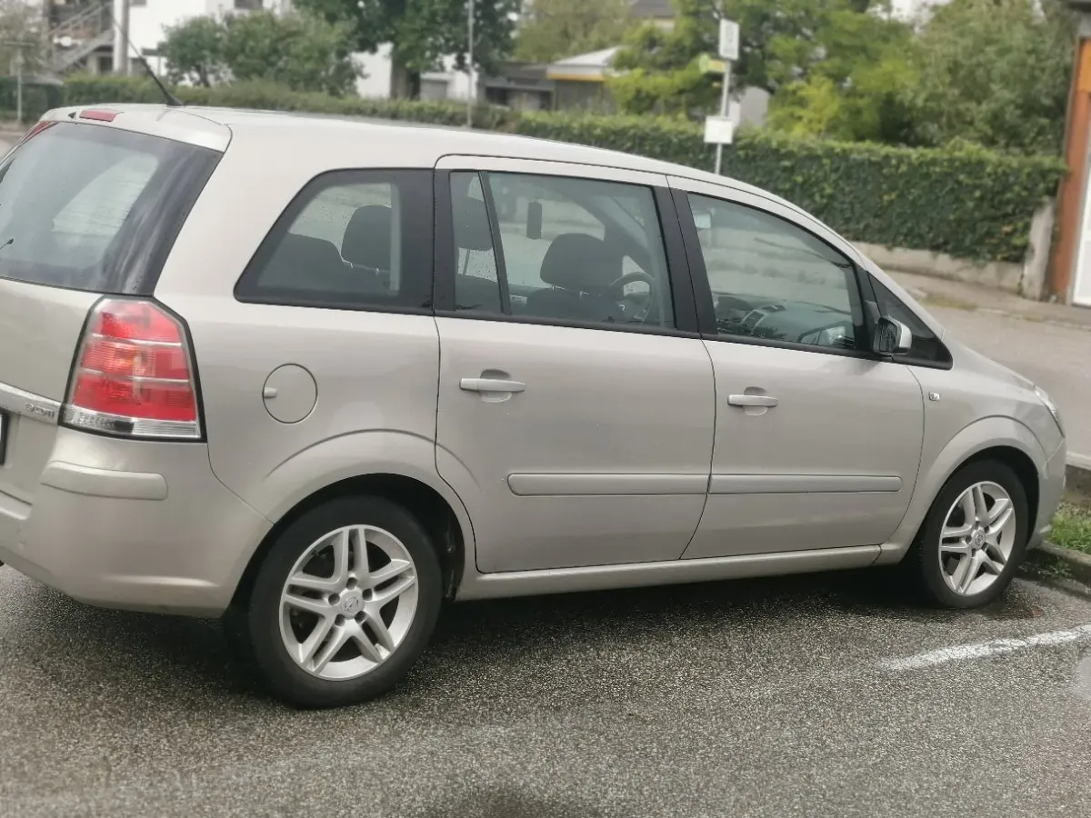 Opel Zafira 2006 photo 2