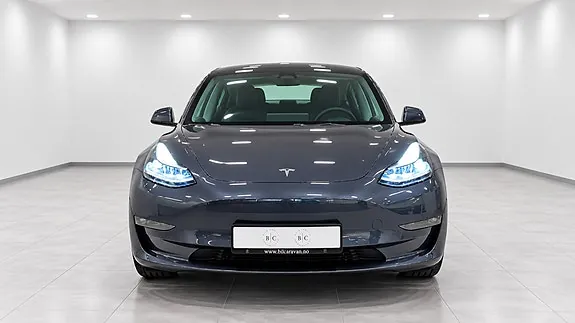 Tesla Model 3 2023 photo 2