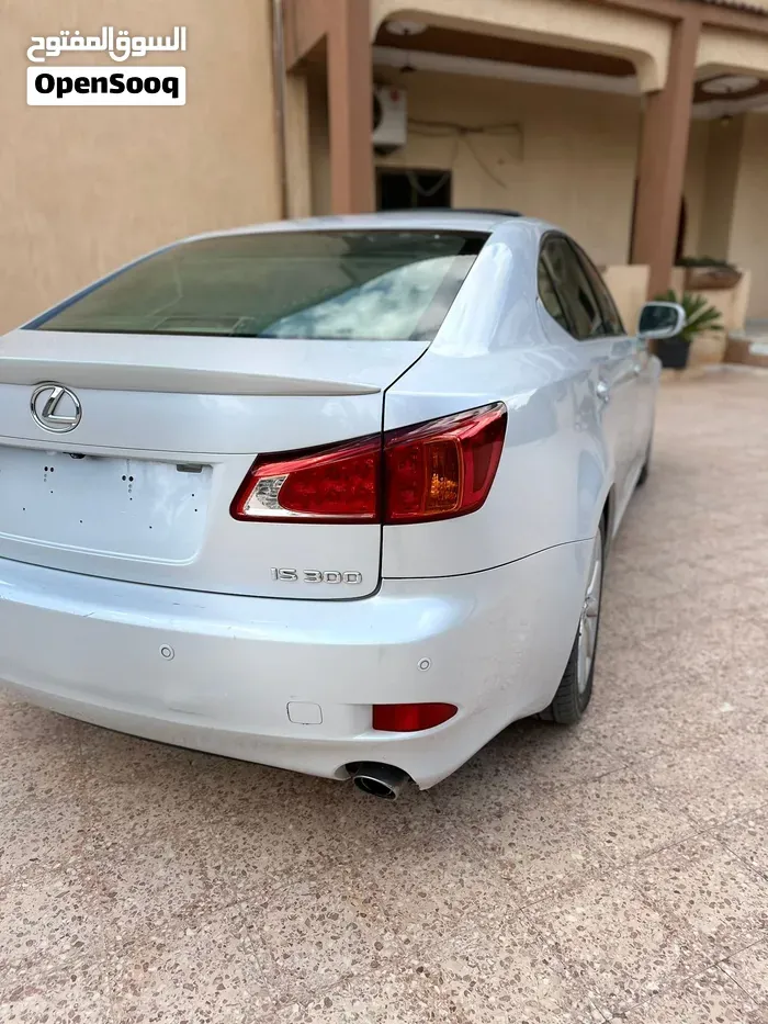 Lexus Is 300 2010 photo 2