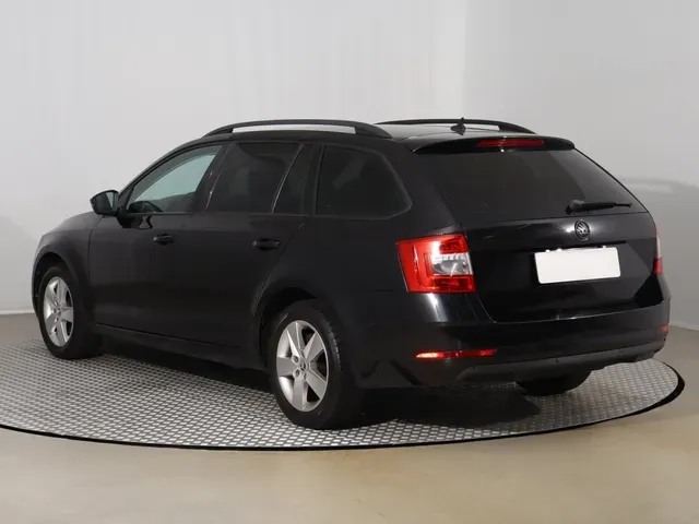 Skoda Octavia Combi 2020 photo 3